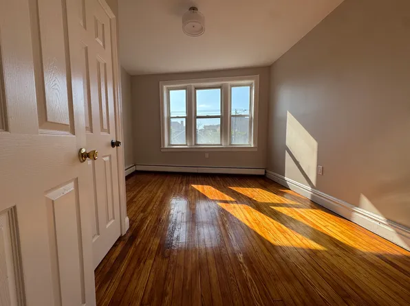 233 Fowler Avenue image 4 of 6