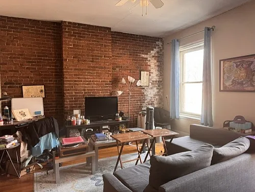 435 Hanover St Photo 1
