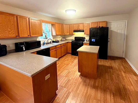 5th image of 10156 Pineview Rd