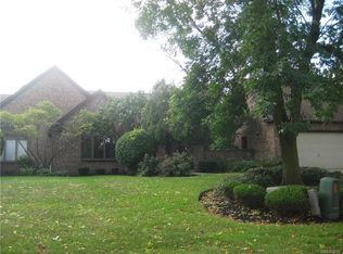71 Hidden Ridge Cmn, Williamsville, NY 14221