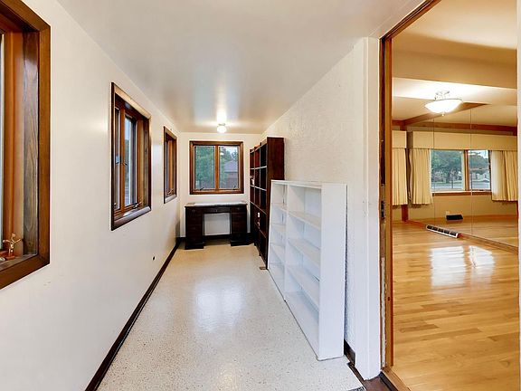3rd image of 6345 N Nordica Ave