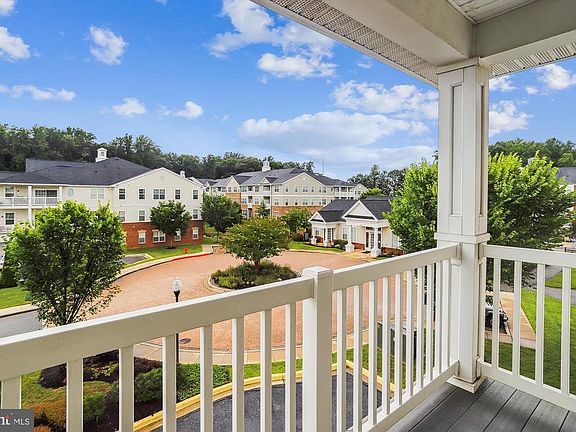 3rd image of 1411 Wigeon Way Unit 307