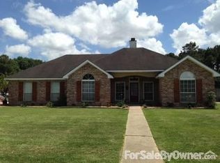 116 Longpointe Rd, Youngsville, LA 70592