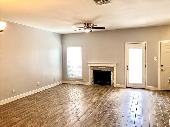 3rd image of 3178 Holly Hall St