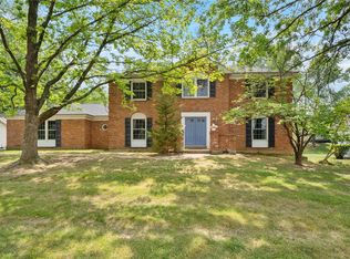 16026 Hunters Way Dr, Chesterfield, MO 63017