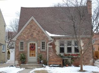 5724 N Kent Ave, Whitefish Bay, WI 53217