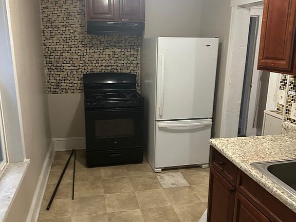 4th image of 30 Long St #1