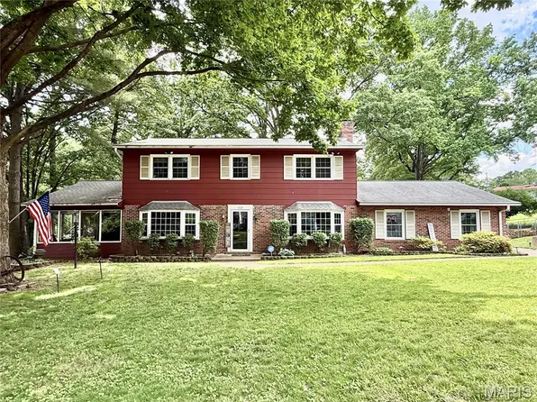 522 Chartier Dr, Saint Louis, MO 63135