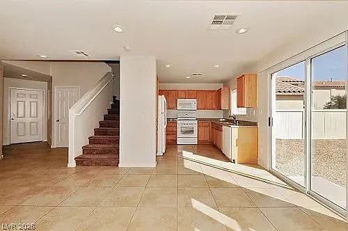 3 bed, 2.0 bath, 1334 sqft, $1,275 — Photo 4