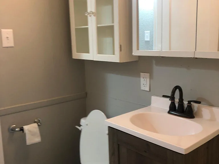 1115 Altgeld St — Photo 3