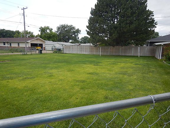 2nd image of 2214 Anna Ave