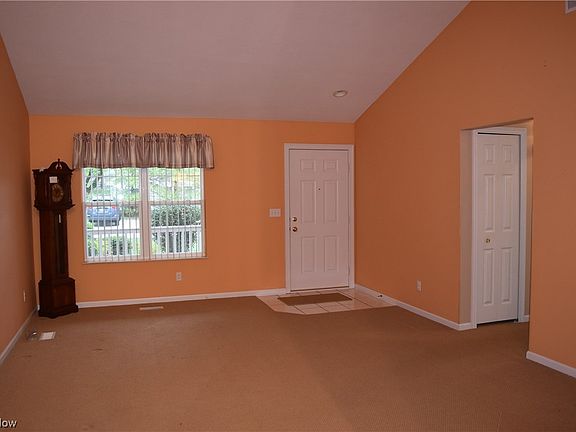 4th image of 452 E Heritage Dr