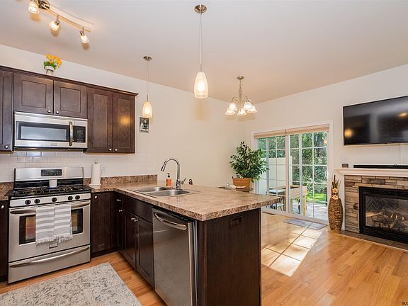 4th image of 18 Linden Ln