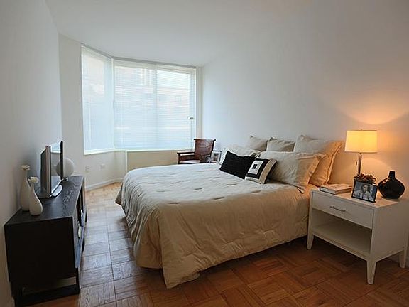 3rd image of 350 E 79th St APT 17G