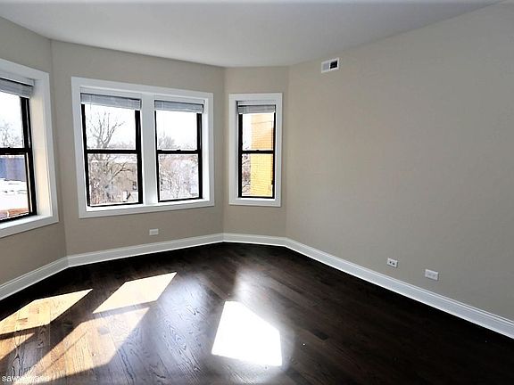 4th image of 2228 N Sawyer Ave #1122