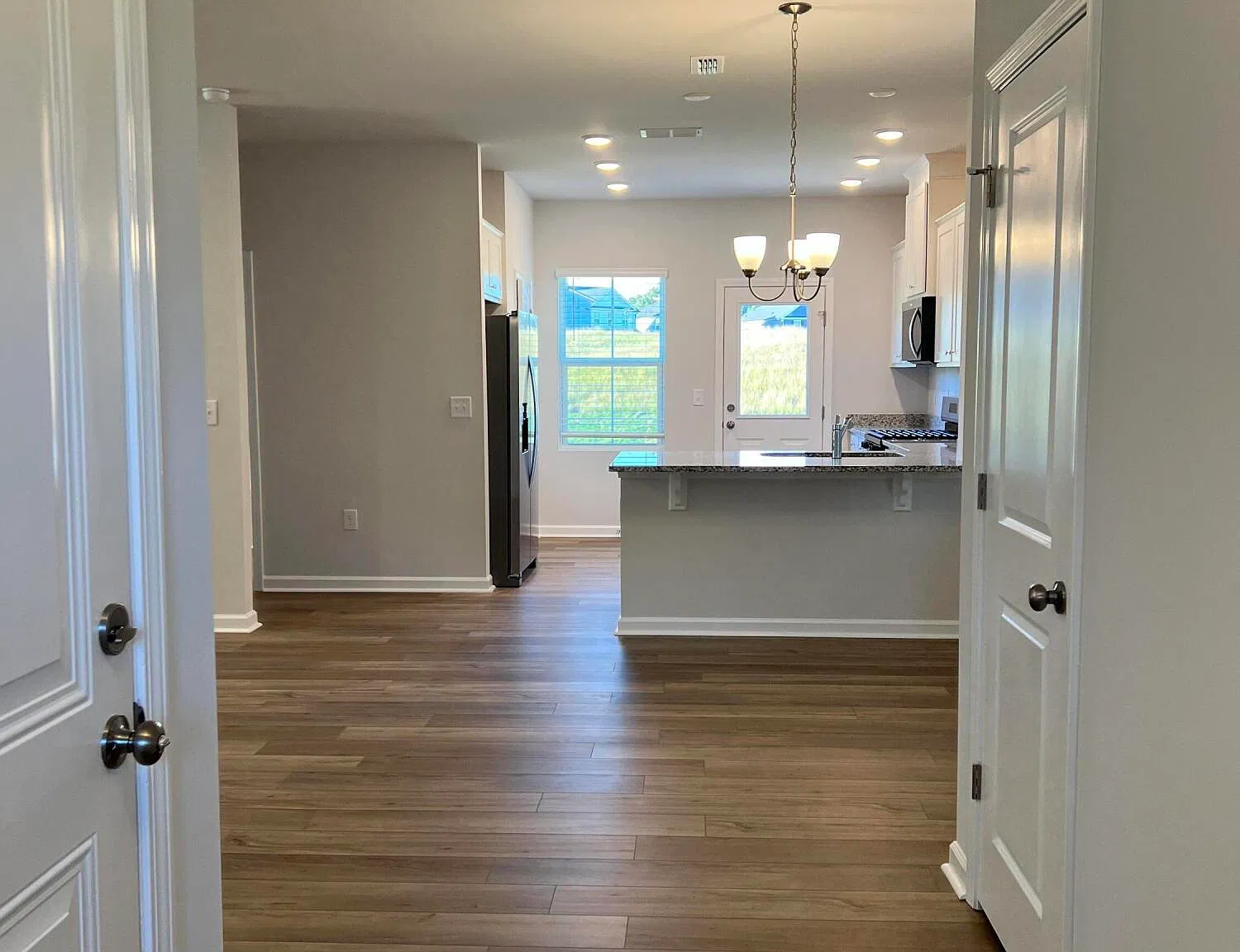 4 bed, 3.0 bath, 2050 sqft, $2,250 — Photo 3