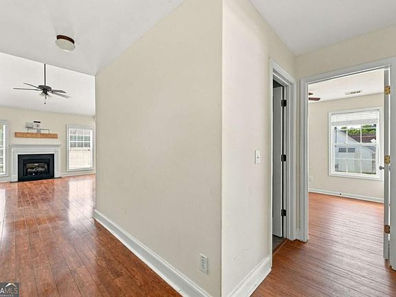 4th image of 207 Providence Dr
