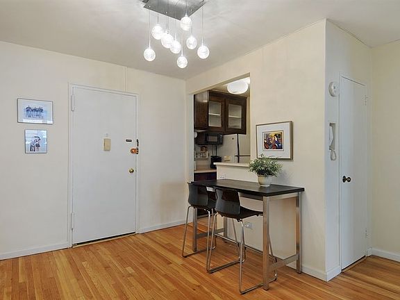 4th image of 211 E 18th St APT 3V