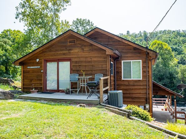 5430 Ela Rd, Whittier, NC 28789