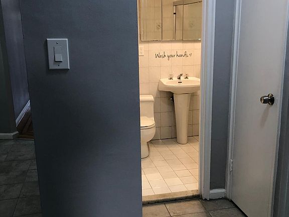 2nd image of 867 Quincy Ave #1