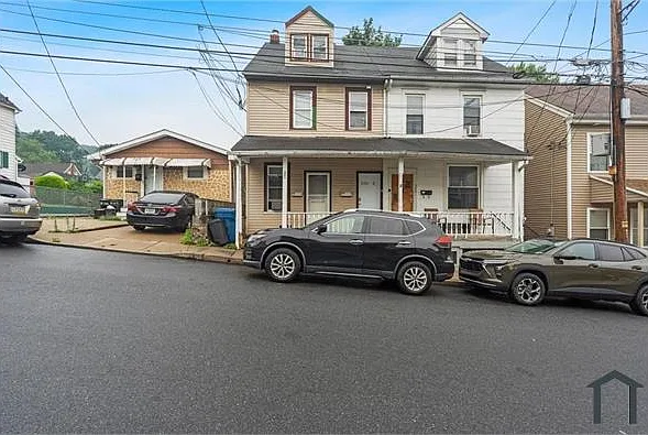 3 bed, 1664 sqft, $1,700 — Photo 1