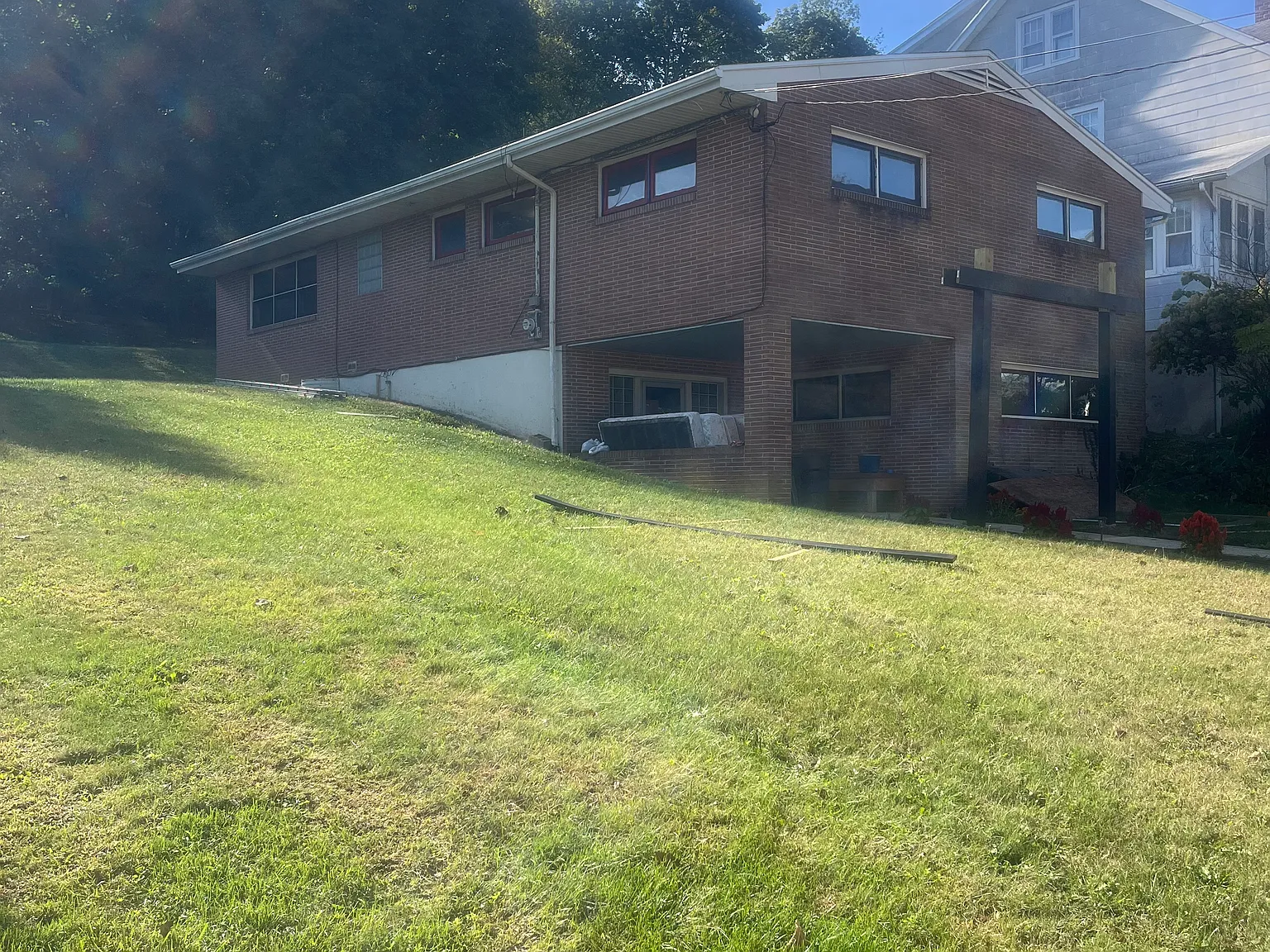 3 bed, 2300 sqft, $2,000 — Photo 1