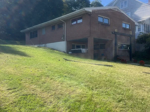 1931 Howard Ave, Pottsville, PA 17901