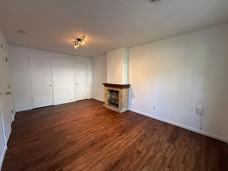 1439 S Pickwick Ave — Photo 3