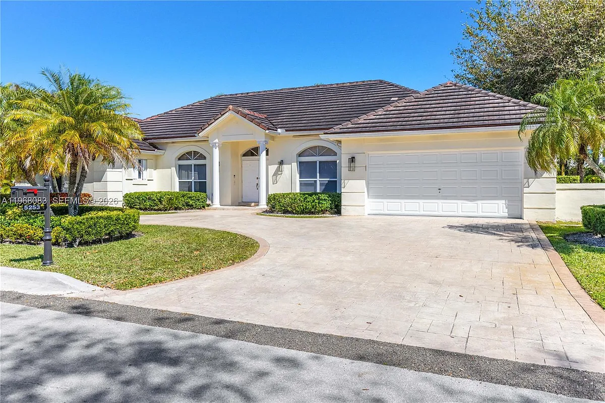 Building Photo - 5253 NW 94th Doral Pl