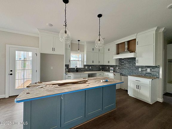 5th image of 7476 Sweetwater Drive