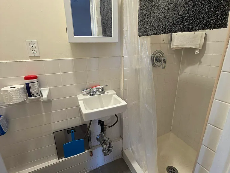 235 W 18th St #5RE — Photo 10
