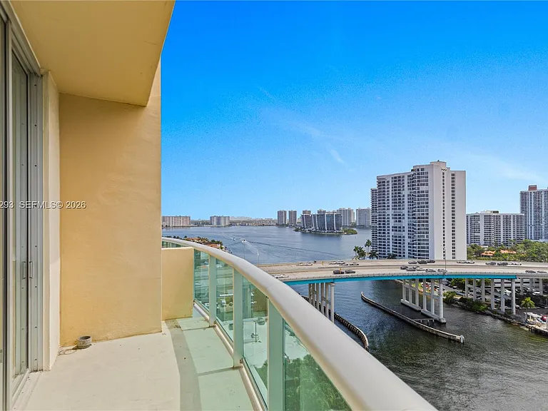 19390 Collins Ave #17 — Photo 30