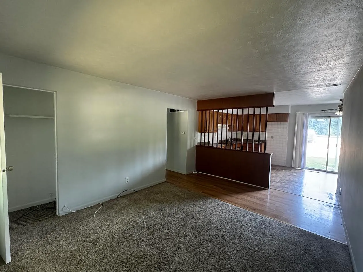 2 bed, $1,100 — Photo 3