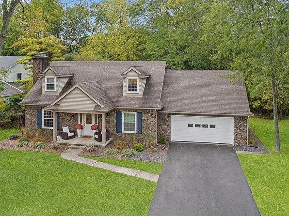 824 Oak Knoll Dr, Perrysburg, OH 43551