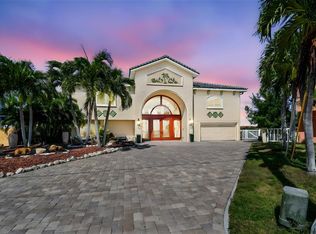 582 Johns Pass Ave, Madeira Beach, FL 33708