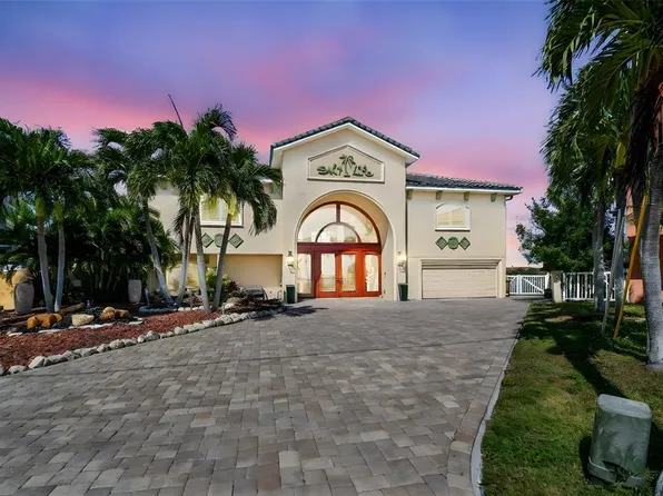 582 Johns Pass Ave, Madeira Beach, FL 33708