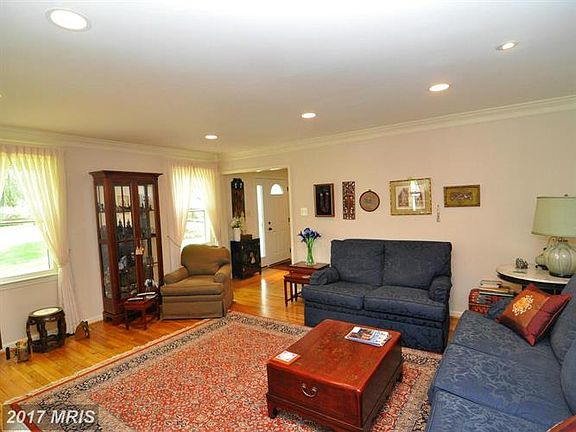 5th image of 8607 McHenry St
