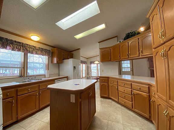 4th image of 25730 Pinehurst Dr