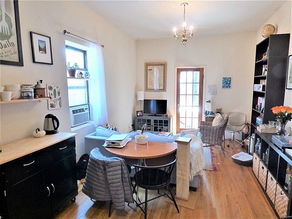 5th image of 305 E 92nd St APT 6A