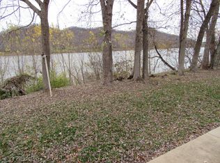 810 Murphys Ln, Vanceburg, KY 41179