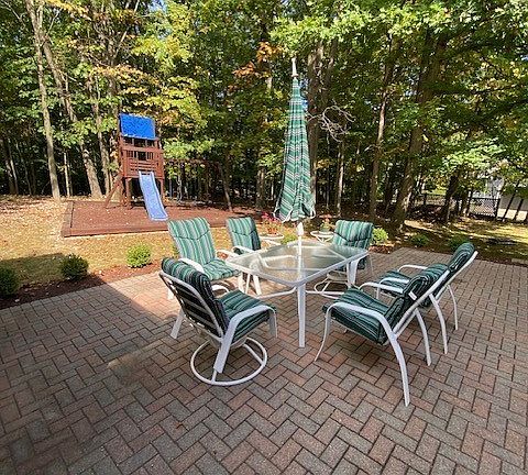 3rd image of 6560 Thorntree Dr