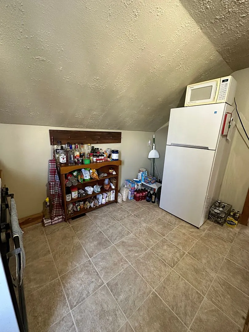 2 Bedroom Apartment Steps from UW-La Crosse & Western Technical College — Photo 3