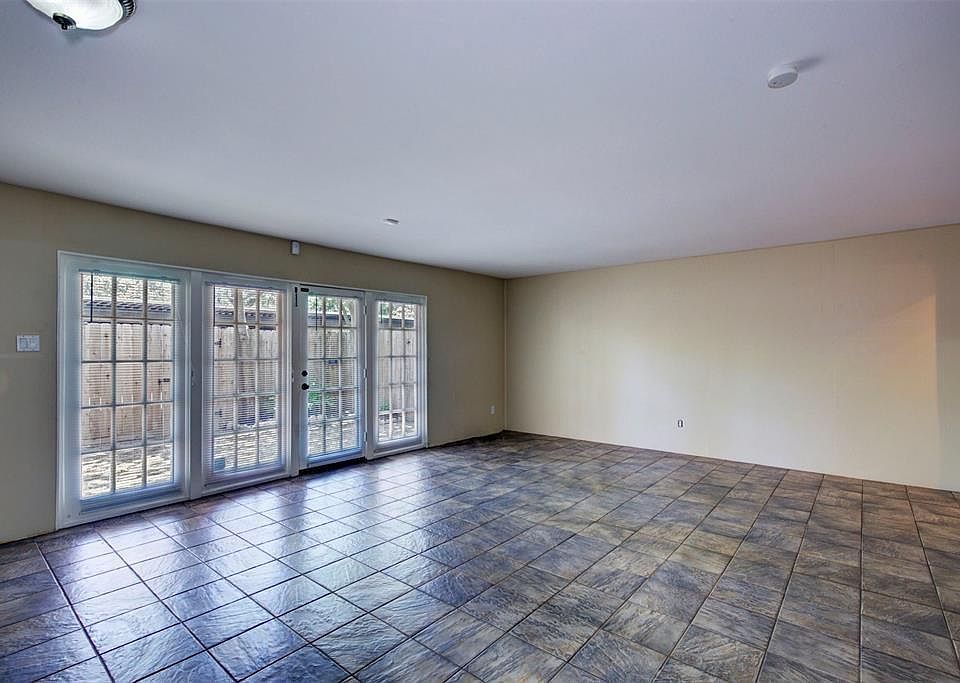 1st image of 816 Wax Myrtle Dr