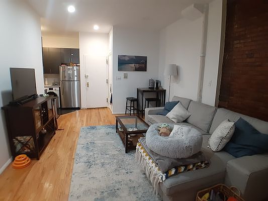 4th image of 286 E 2nd St APT B