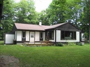 762 Woodview Dr, Harbor Springs, MI 49740