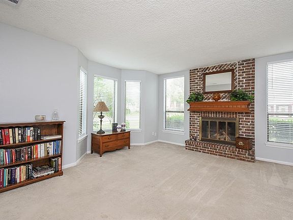 4th image of 1611 N Hearthside Drive