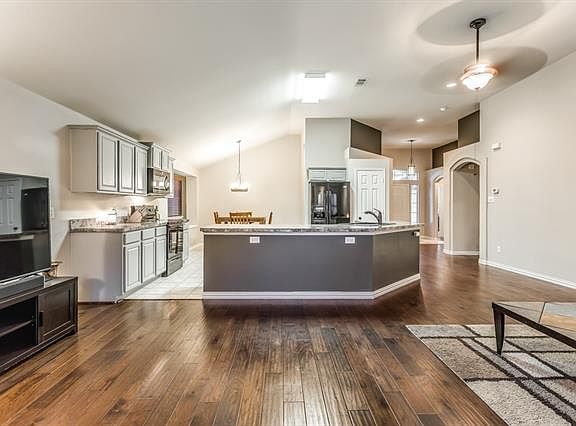 5th image of 308 Willowlake Dr