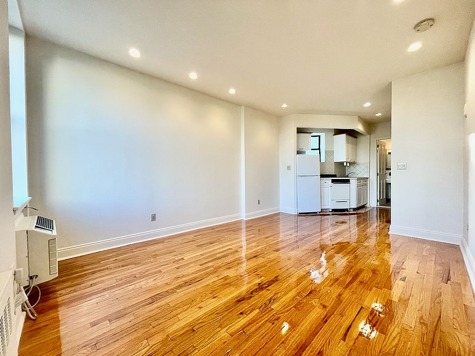 1st image of 19 Jones St APT 19