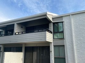 1555 Tarpon Center Dr