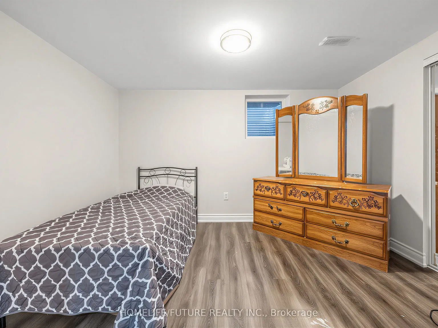3 bed, $2,300 — Photo 4